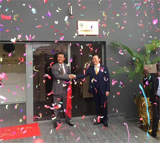 航天(tiān)泵閥出(chū)席永華(hua)石油揭(jie)牌典禮(lǐ) (3) 航天泵(beng)閥出席(xí)永華石(shi)油揭牌(pai)典禮 (3)