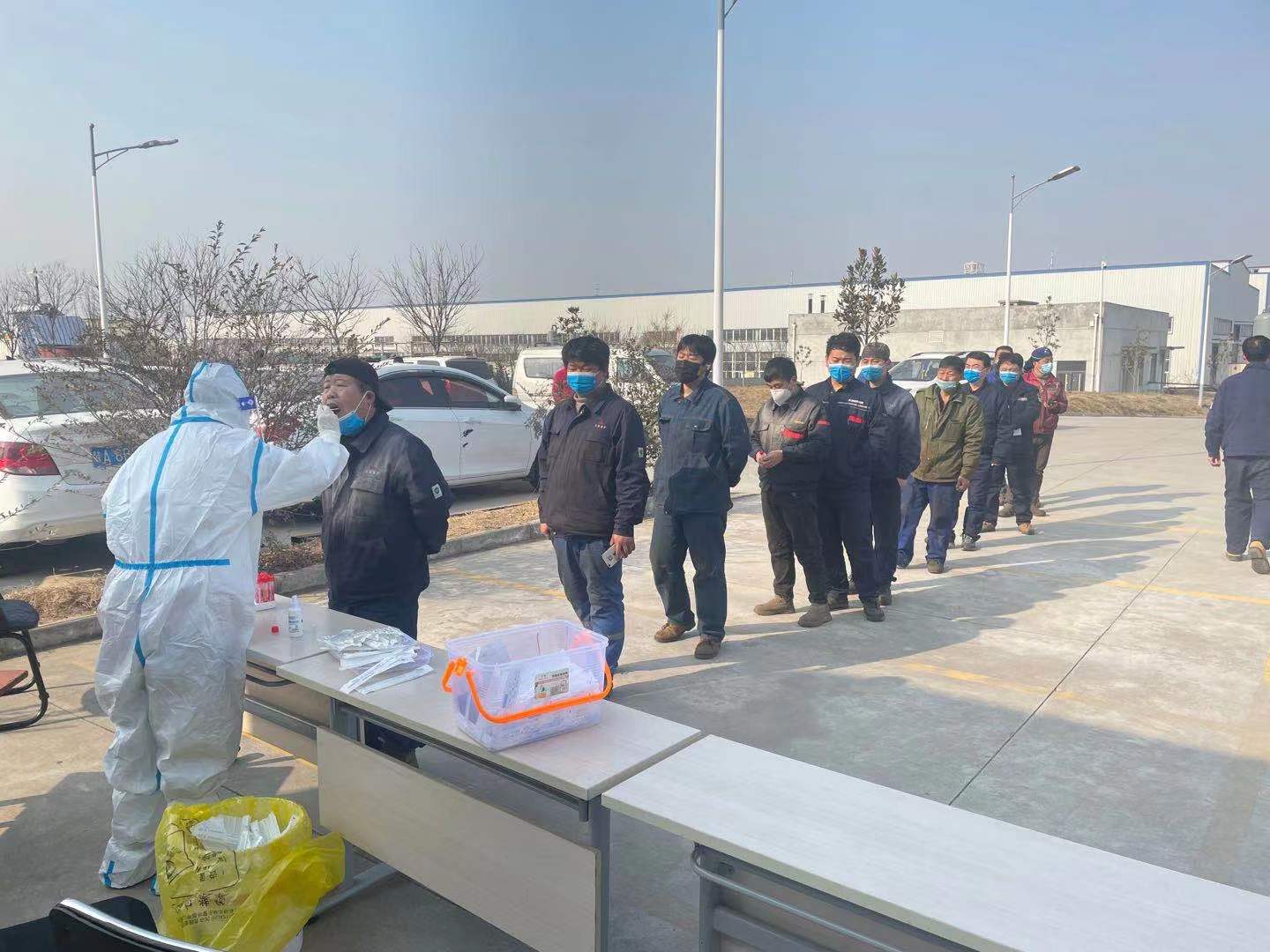 防疫進(jin)行中 今(jin)日單位(wèi)自行組(zǔ)織做核(hé)酸檢測(cè)