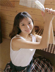 美女打开双腿扒开屁股男生