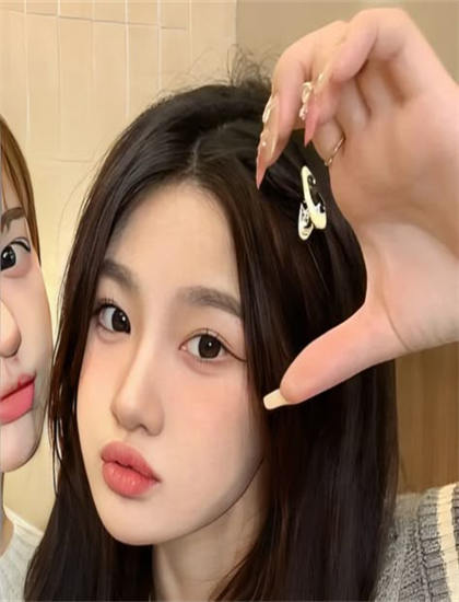 双语字幕：探索《我是拳手》的奥秘：隐藏细节与深层意义