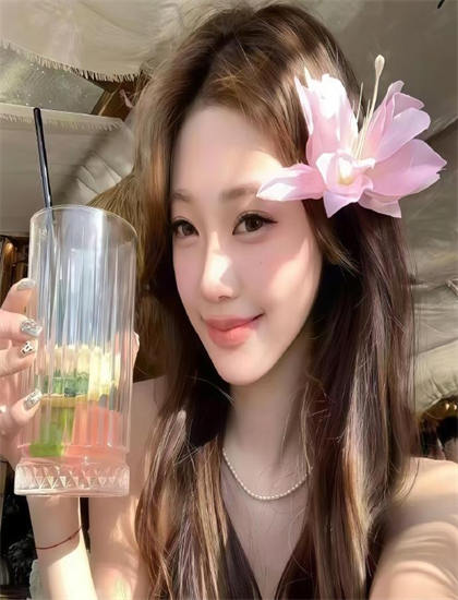 《极乐玩偶》社会批判视角：现实问题与批判意识分析